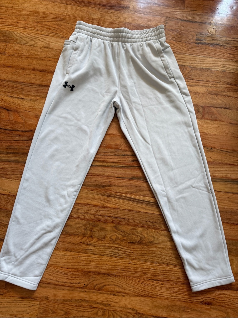 Under Armour men  White Fleece-Lined Joggers with Black Logo
